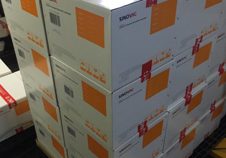 28,500 dosis de vacunas Sinovac fueron distribuidas en 18 provincias del país