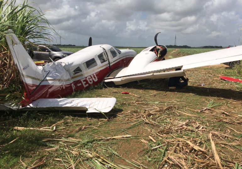 Investigan el aterrizaje forzoso de avioneta que dejan abandonada en la Altagracia