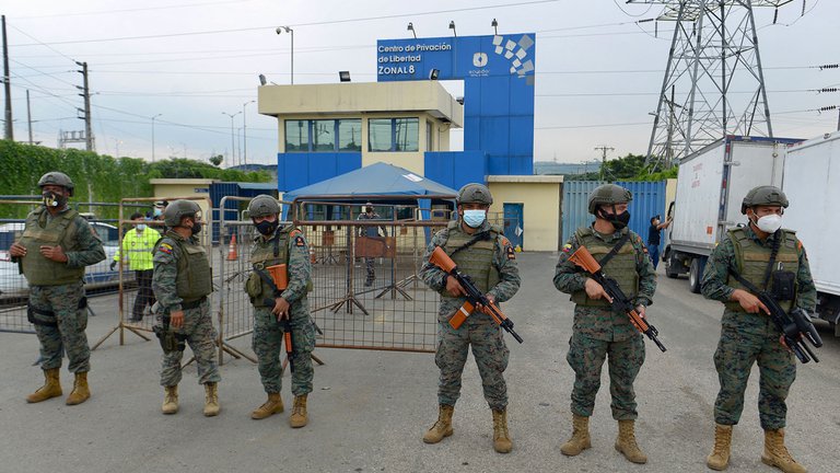 Aumenta a 79 la cifra de presos muertos en revueltas en cárceles de Ecuador