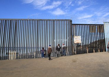 Biden comienza a desmantelar programa migratorio de Trump "Quédate en México"