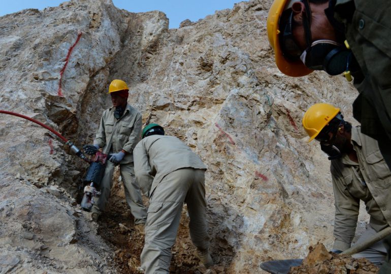 Catorce muertos en mina de oro sepultada por avalancha en Afganistán