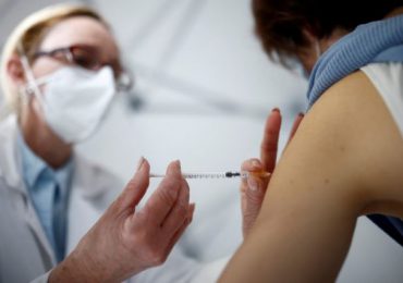 Alemania, Italia y Francia suspenden la vacunación con AstraZeneca