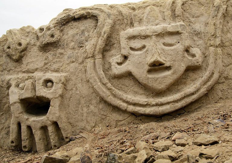 Descubren en Perú un mural prehispánico de 3,200 años