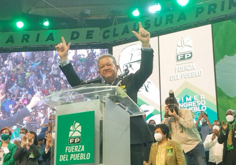 Leonel Fernández pide a Luis Abinader no eliminar programas de ayudas sociales