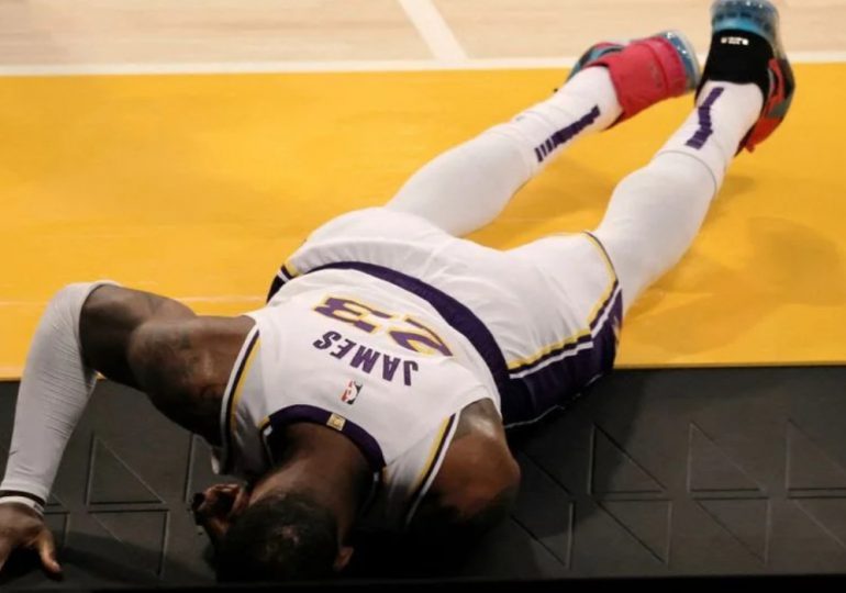 La lesión de tobillo de LeBron James enciende las alarmas en los Lakers