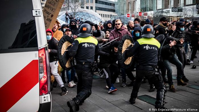Los contagios progresan en Europa, entre protestas contra restricciones