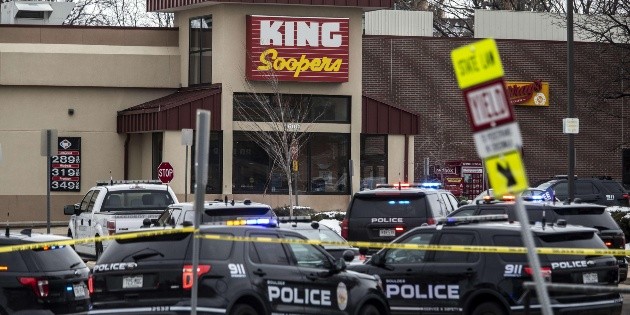 Diez muertos deja tiroteo en supermercado de Colorado