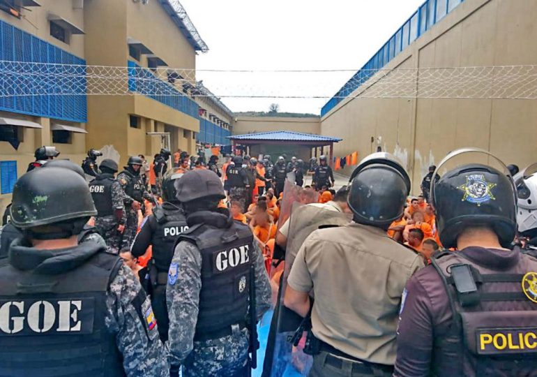 Cinco guardias quedan retenidos en un nuevo motín carcelario en Ecuador