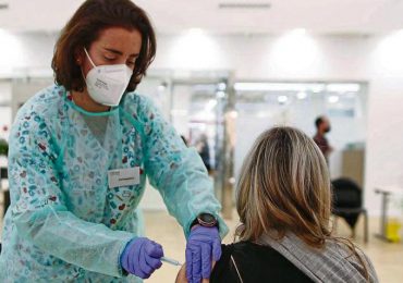 Diez casos posibles de coágulos sanguíneos en Holanda tras vacunación con AstraZeneca