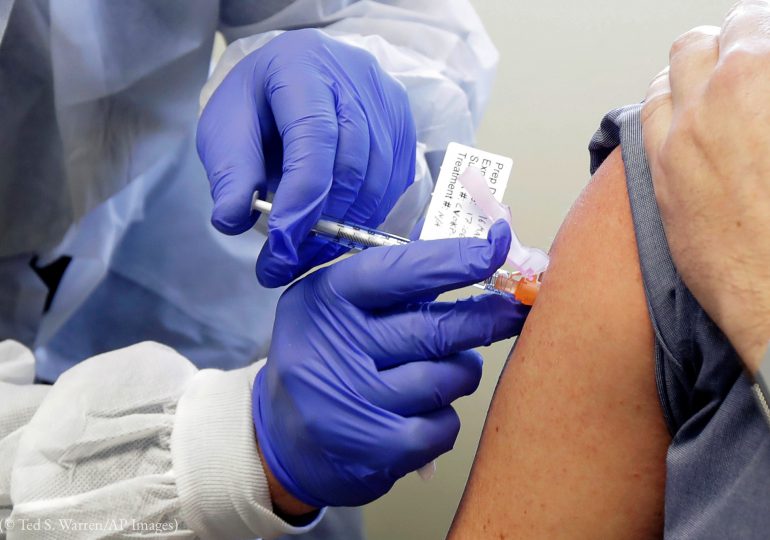 Siete médicos peruanos contraen covid-19 tras haberse vacunado