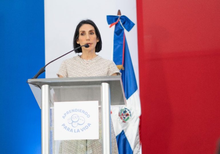 VIDEO | Primera dama participa en iniciativa “Educando para la vida” con charla en Santo Domingo Oeste