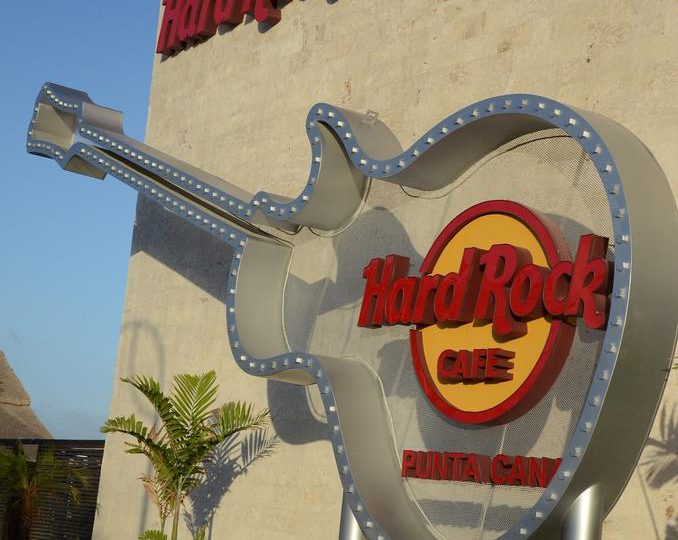 VIDEO | Hard Rock Café Punta Cana reabre con nuevo diseño y última tecnología