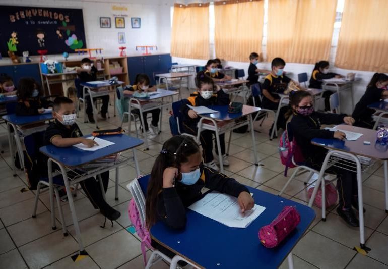 El Salvador reabrirá escuelas en forma semipresencial el 6 de abril