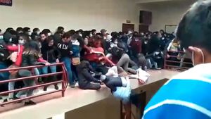 Cinco estudiantes mueren al caer del cuarto piso en universidad boliviana