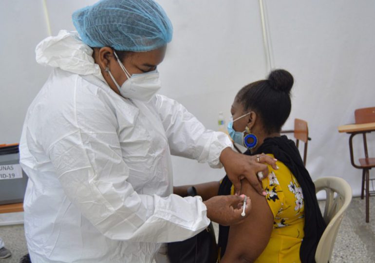 VacúnateRD  | 6,123 personas han sido vacunadas con Sinovac en la UNPHU