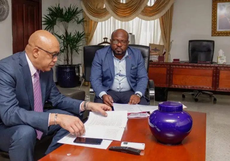 Ministro haitiano visita RD para facilitar documentación a su diáspora en el país
