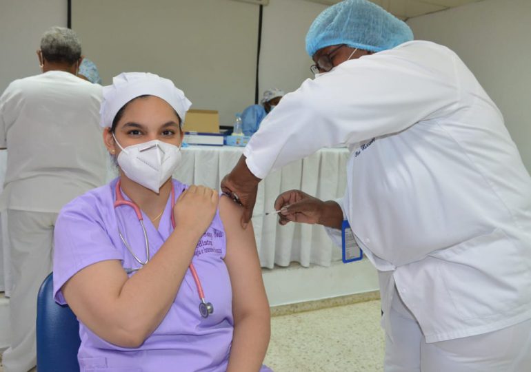 VACUNATE RD | Hospital Evangelina Rodríguez inicia jornada de inmunización contra Covid-19