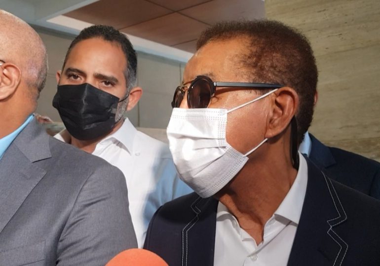 Diandino Peña sale de interrogatorio en la Procuraduría; sólo dijo que se sintió bien