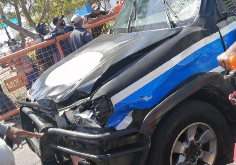 VIDEO | Un motorista muere y otro está herido tras accidente contra camioneta de vicepresidencia