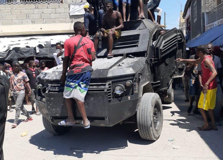 Tres agentes muertos y ocho heridos deja enfrentamiento entre Policía de Haití y una banda armada