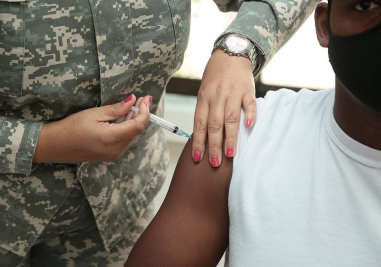 Inicia jornada de vacunación en los miembros de las Fuerzas Armadas