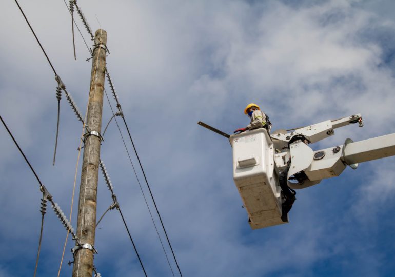 Suspenderán el servicio eléctrico en las provincias Peravia, Distrito Nacional, Puerto Plata y Barahona este sábado