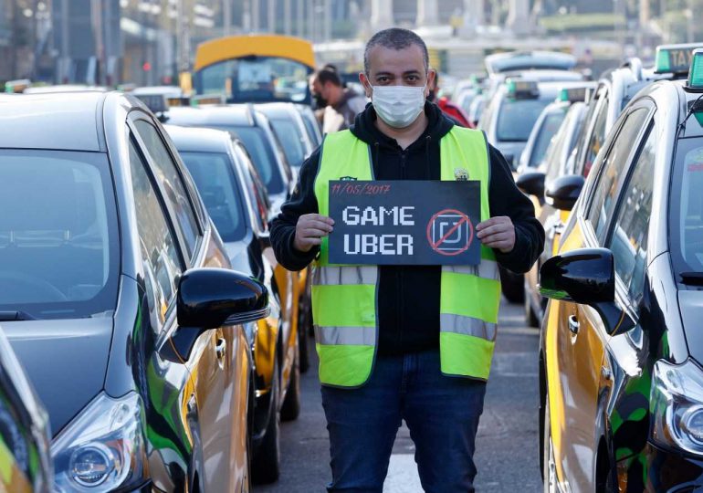 Los taxistas de Barcelona protestan contra Uber