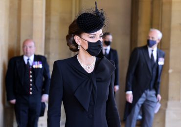 Con joyas de Isabel II, Kate Middleton despide al príncipe Felipe
