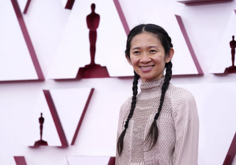 Chloé Zhao gana el Óscar a mejor dirección por "Nomadland"