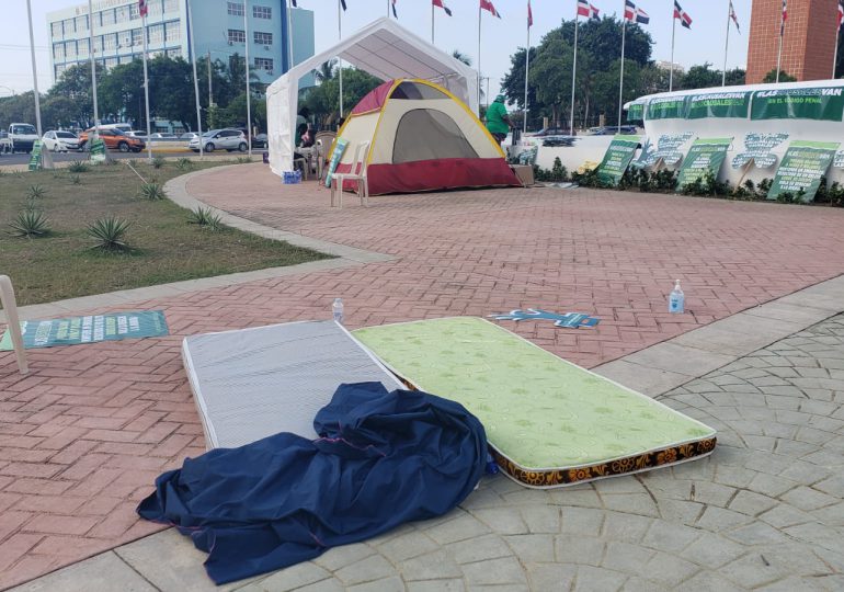 Mujeres montaron campamento frente a Congreso pasaron la noche tranquilas