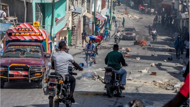 Iglesia denuncia "descenso al infierno" de Haití tras secuestro de clérigos