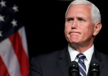 Mike Pence recibe marcapasos por padecimiento cardíaco