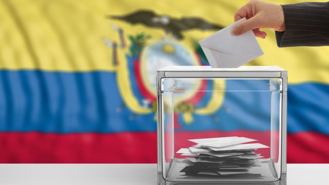 Ecuador elige a su próximo presidente este domingo