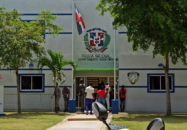 PN detiene 18 choferes por alteración a la seguridad ciudadana próximo al Aeropuerto de Punta Cana