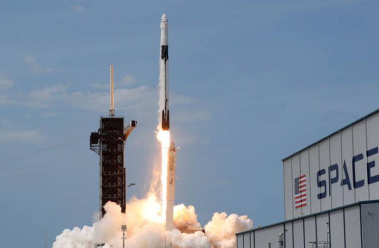 SpaceX se dispone a enviar cuatro astronautas a la Estación Espacial Internacional