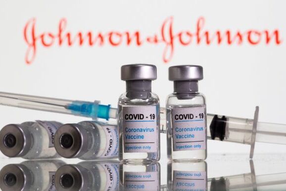 Reguladores de EEUU recomiendan una "pausa" en uso de vacuna de J&J por temor a coágulos de sangre
