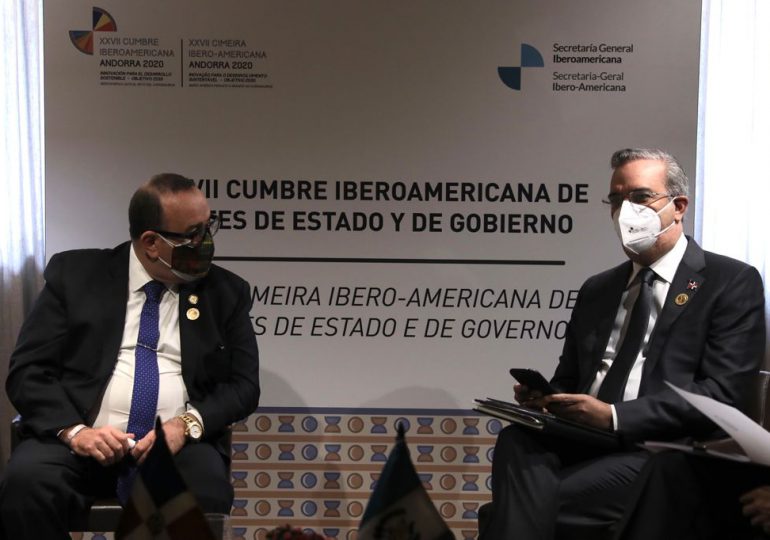 Presidente Abinader trata temas de comercio, energía, tecnología y colaboración en Cumbre Iberoamericana