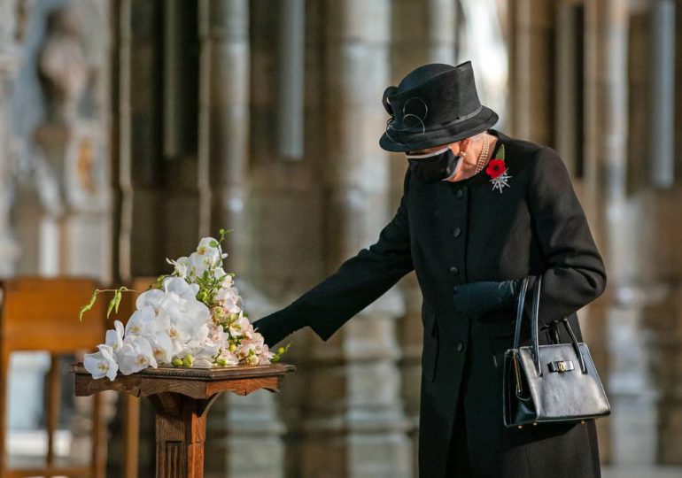 La reina Isabel II entierra a su esposo el príncipe Felipe