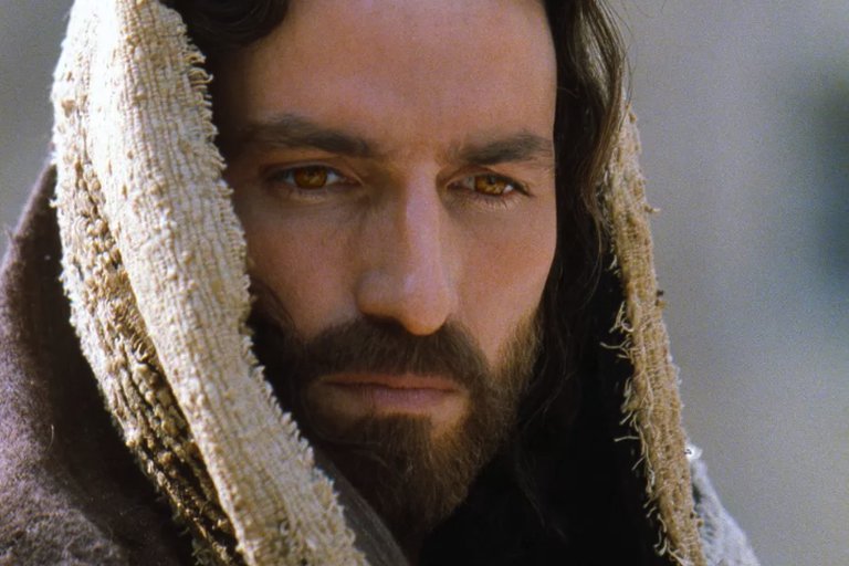 Caviezel, Powell y Hunter: tres actores para los que encarnar a Jesús no fue una bendición sino una maldición