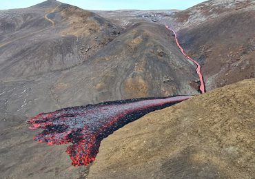 La erupción volcánica en Islandia se amplia con nueva expulsión de lava