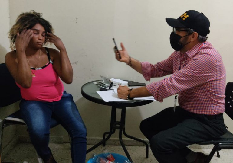 PN apresa en flagrante delito mujer por elaborar bebidas adulteradas (clerén) en Jarabacoa