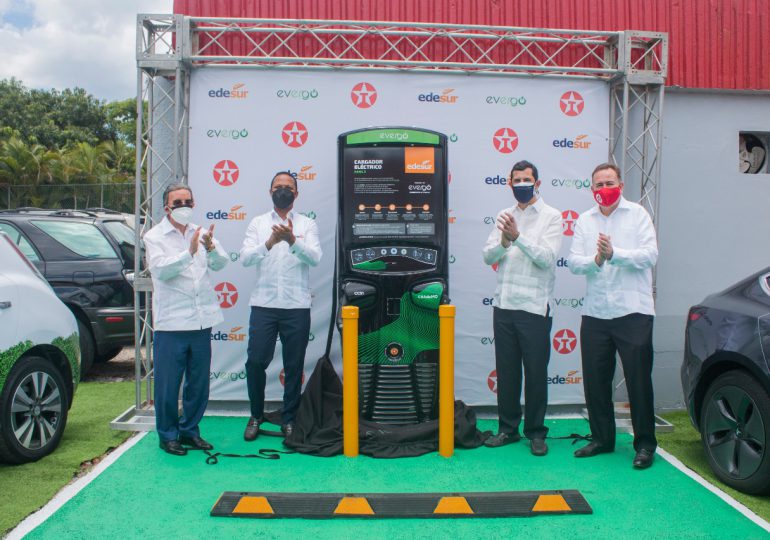 Edesur Dominicana y Evergo inauguran cargador para vehículos eléctricos en estación de combustible Texaco