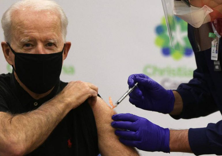 Biden anunciará que todos los adultos de EEUU podrán vacunarse antes del 19 de abril