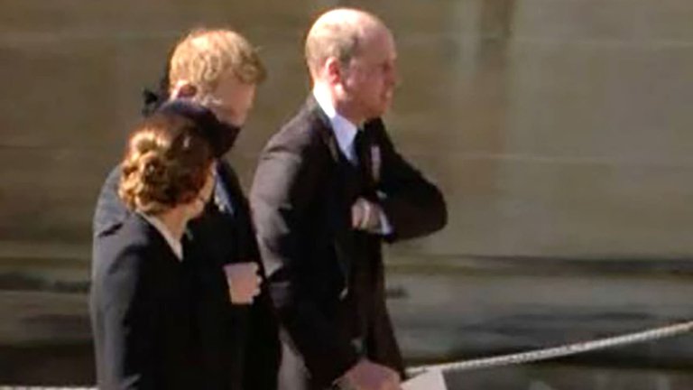 Los príncipes William y Harry se mostraron juntos y hablando en el funeral del Duque de Edimburgo