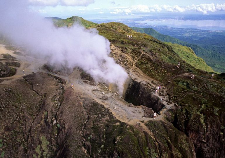San Vicente y las Granadinas sigue en alerta roja por erupción del volcán La Soufriere