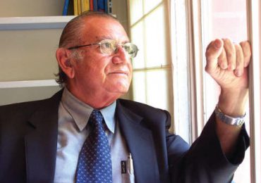 Abinader declara este lunes día de duelo nacional por muerte del escritor Marcio Veloz Maggiolo