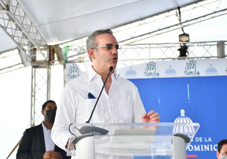 Abinader dice que exceso de vacunas en República Dominicana no será en vano