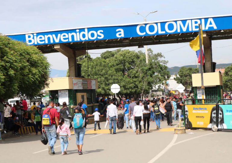 "Liberados" dos periodistas que fueron detenidos en frontera con Colombia