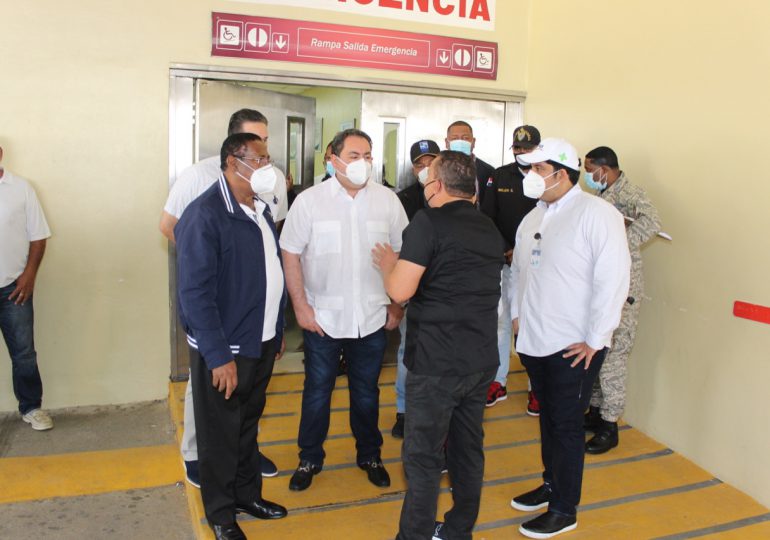 Director del SNS supervisa el área de emergencia del hospital Ney Arias Lora
