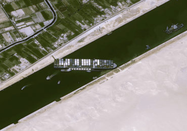 Empresa del barco que encalló en Canal de Suez negocia con Egipto multimillonaria indemnización